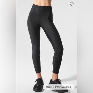 NWOT Alo 7/8 High-Waist Black AirLift Leggings in Size Small